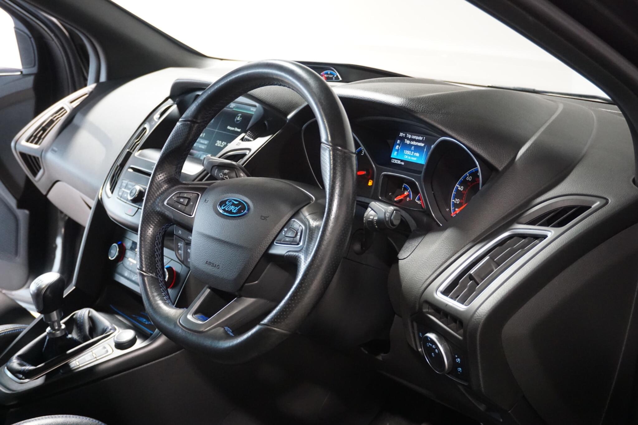 Ford Focus 2.3T EcoBoost RS Hatchback 5dr Petrol Manual AWD Euro 6 (s/s) (350 ps)